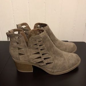 WORN ONCE*-Women’s Booties